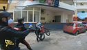 Spaccio h24 vicino Napoli, Brumotti aggredito