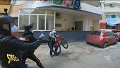 Spaccio h24 vicino Napoli, Brumotti aggredito