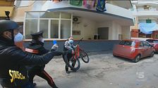 Spaccio h24 vicino Napoli, Brumotti aggredito
