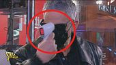 Sanremo, il termoscanner rosso di Fiorello