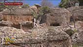 Indiana Ghiones e la necropoli mal segnalata