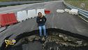 Potenza, voragini spaventose: a Venosa la strada resta chiusa
