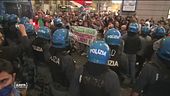 Scontri in piazza, chi ha sbagliato