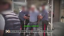 Sulla pelle dei bambini, così li strappano alle loro famiglie