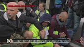 Immagini esclusive, pugno duro dello stato contro i portuali pacifici