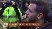 La polizia lo blocca, no vax chiama il 112