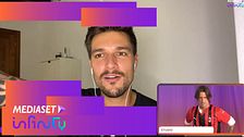 Francesco Oppini indossa la maglietta del Milan per penitenza
