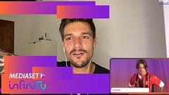 Francesco Oppini indossa la maglietta del Milan per penitenza