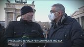 Pregliasco in piazza per convincere i no vax