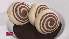 Girelle bicolori soffici con salsa al cacao