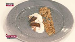 Mousse di ricotta con crumble all'amaretto