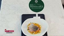 Trancio di salmone nel court bouillon e bourguignonne di manzo