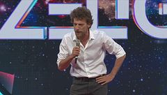 Maurizio Lastrico e l'autista dell'autobus