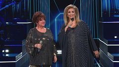 Iva Zanicchi e Orietta Berti cantano "Io ti darò di più"