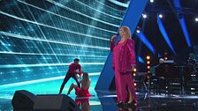 Iva Zanicchi canta "Lacrime e buio"