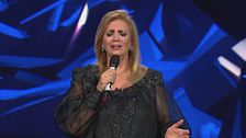 Iva Zanicchi canta "Un uomo senza tempo"