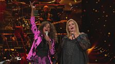Iva Zanicchi e Rosario Flores cantano "Te Quiero Te Quiero"