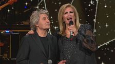 Fausto Leali e Iva Zanicchi cantano "Io che non vivo senza te"