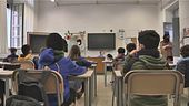 Virus, l'onda su scuola e trasporti