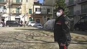 Uccide il figlio in piazza