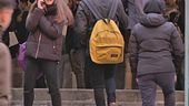 Violentata dal branco di amici