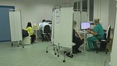 Meno restrizioni, ma resta il pass