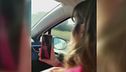 Si laurea al telefono in autostrada