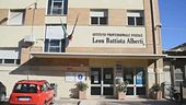 Lite in classe, 15enne accoltellato