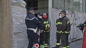 Milano, operai cadono nel vuoto
