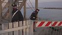 Presa a pungi e violentata