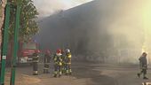 Napoli, incendio nel campo rom