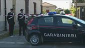 Spara a quattro giovani, due gravi