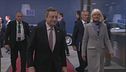 Sale il pressing, Draghi resti