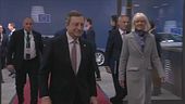 Sale il pressing, Draghi resti