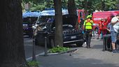 Auto sui tavolini del bar 7 feriti