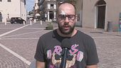 Aggredito dal branco dei treni