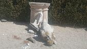 Selfie da vandali a Villa Borghese