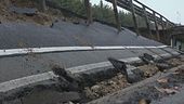 Cede cavalcavia, paura a Novara