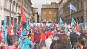 La mano tesa dei sindacati