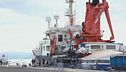 Navi in porto, braccio di ferro
