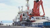 Navi in porto, braccio di ferro
