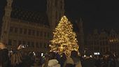 Il mondo accende le luci di Natale