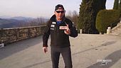 Camminare in montagna a piedi nudi