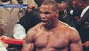 Tyson, ennesima follia: pugni a un tifoso in volo