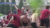 Roma, festa imperiale: Mou portato in trionfo