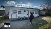 Ladri di case - "Per colpa di un abusivo, vivo in un camper"