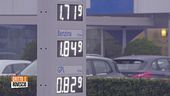 Benzina choc, arriva a 2 euro al litro