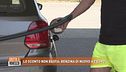 Lo sconto non basta: benzina di nuovo a 2 euro