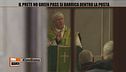 Il prete No Green Pass si barrica dentro la posta