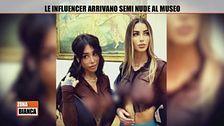 Le influencer Eva Menta e Alex Mucci semi nude agli Uffizi